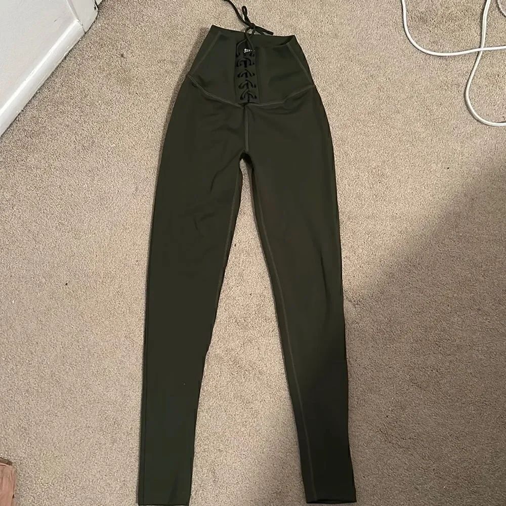 Splits 59 NEW green lace up legging XS